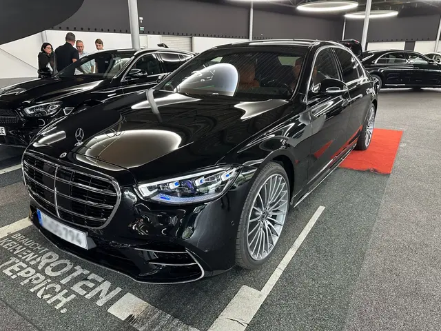 Mercedes Benz S-klasse S400 Long 4-Matic 2023 — Super Car Rental Switzerland, Switzerland