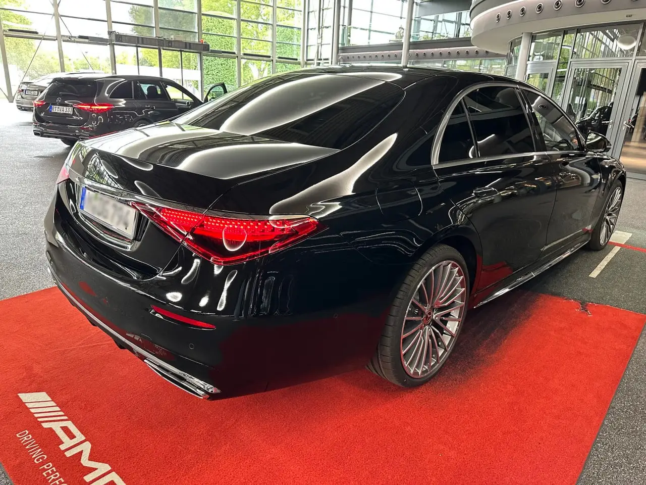 Mercedes Benz S-klasse S400 Long 4-Matic 2023, Außenansicht — Super Car Rental Switzerland, Switzerland. Mercedes Benz S-klasse S400 Long 4-Matic in Switzerland Der Mercedes Benz S-klasse S400…