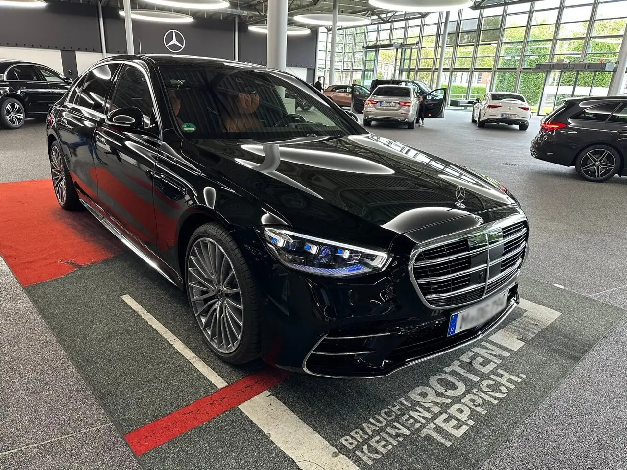 Mercedes Benz S-klasse S400 Long 4-Matic 2023, Frontansicht — Super Car Rental Switzerland, Switzerland. Mercedes Benz S-klasse S400 Long 4-Matic in Switzerland Der Mercedes Benz S-klasse S400…