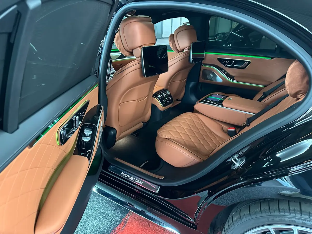 Mercedes Benz S-klasse S400 Long 4-Matic 2023, Heckansicht — Super Car Rental Switzerland, Switzerland. Mercedes Benz S-klasse S400 Long 4-Matic in Switzerland Der Mercedes Benz S-klasse S400…