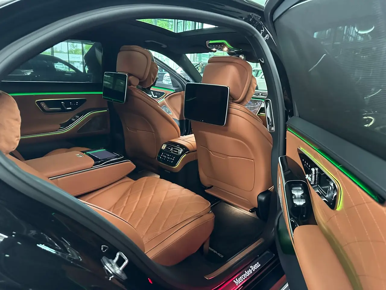 Mercedes Benz S-klasse S400 Long 4-Matic 2023, Armaturenbrett — Super Car Rental Switzerland, Switzerland. Mercedes Benz S-klasse S400 Long 4-Matic in Switzerland Der Mercedes Benz S-klasse S400…