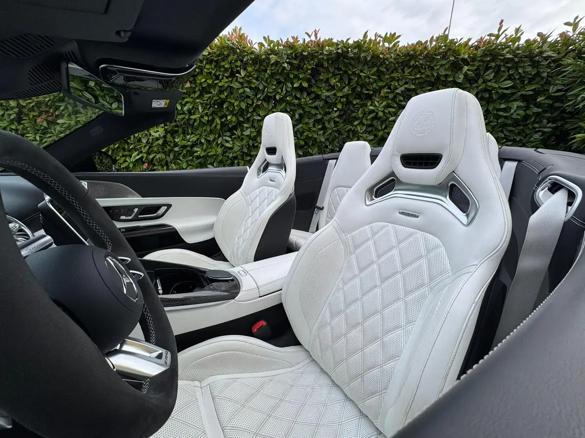 Mercedes Benz SL 63 AMG 2025, Außenansicht — Super Car Rental Switzerland, Switzerland. Mercedes Benz SL 63 AMG in Switzerland Der Mercedes Benz SL 63 AMG aus dem Jahr 2025…