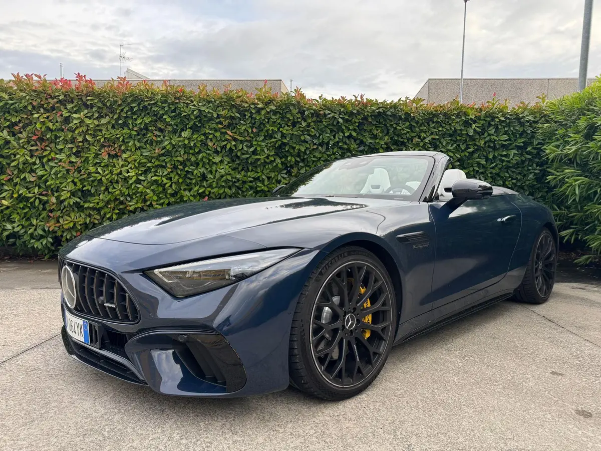 Mercedes Benz SL 63 AMG 2025, Heckansicht — Super Car Rental Switzerland, Switzerland. Mercedes Benz SL 63 AMG in Switzerland Der Mercedes Benz SL 63 AMG aus dem Jahr 2025…