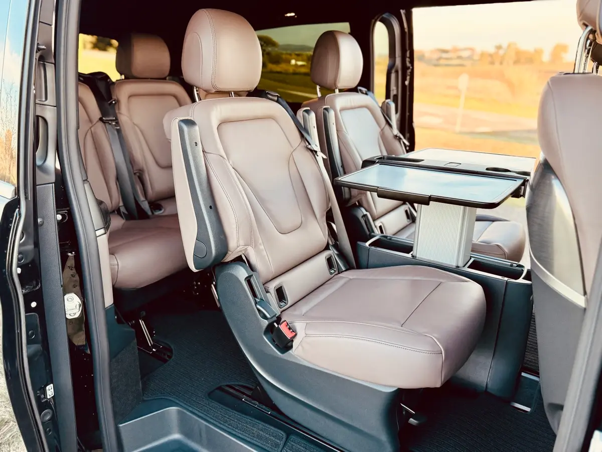Mercedes Benz V300 4x4 XL Exclusive 7 seats 2025, Heckansicht — Super Car Rental Switzerland, Switzerland. Mercedes Benz V300 4x4 XL Exclusive 7 seats in Switzerland Der Mercedes Benz V300 4x4 XL…