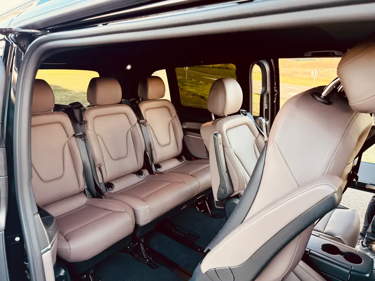 Mercedes Benz V300 4x4 XL Exclusive 7 seats 2025, Innenraum — Super Car Rental Switzerland, Switzerland. Mercedes Benz V300 4x4 XL Exclusive 7 seats in Switzerland Der Mercedes Benz V300 4x4 XL…