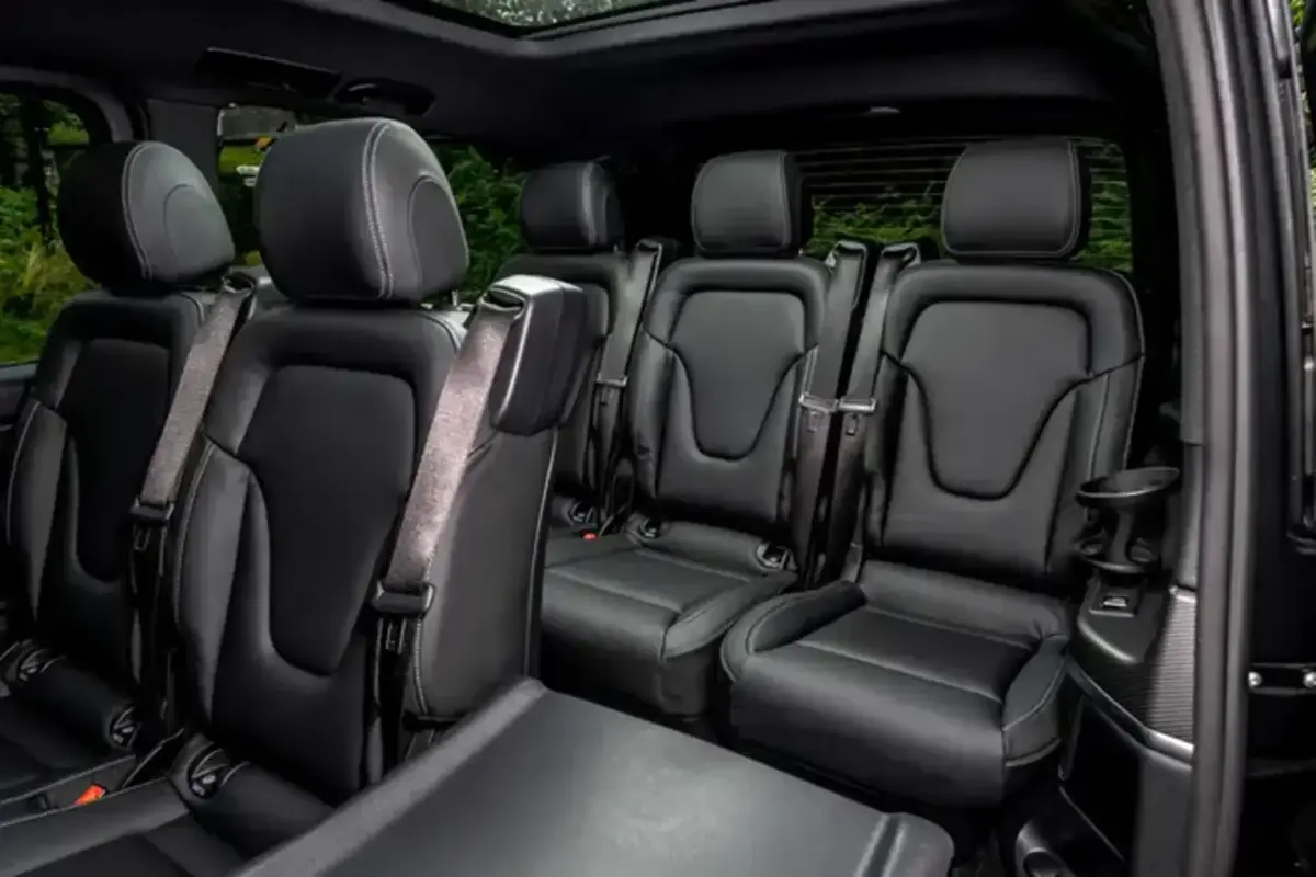 Mercedes Benz V300 8 seats 2025, extérieur — Super Car Rental Switzerland, Switzerland. Mercedes Benz V300 8 seats in Switzerland Louer un Mercedes Benz V300 8 seats en Suisse…