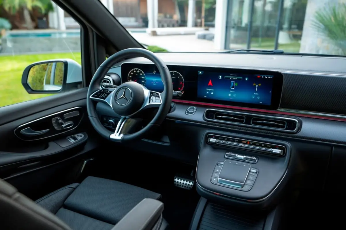 Mercedes Benz V300 8 seats 2025, tableau de bord — Super Car Rental Switzerland, Switzerland. Mercedes Benz V300 8 seats in Switzerland Louer un Mercedes Benz V300 8 seats en Suisse…