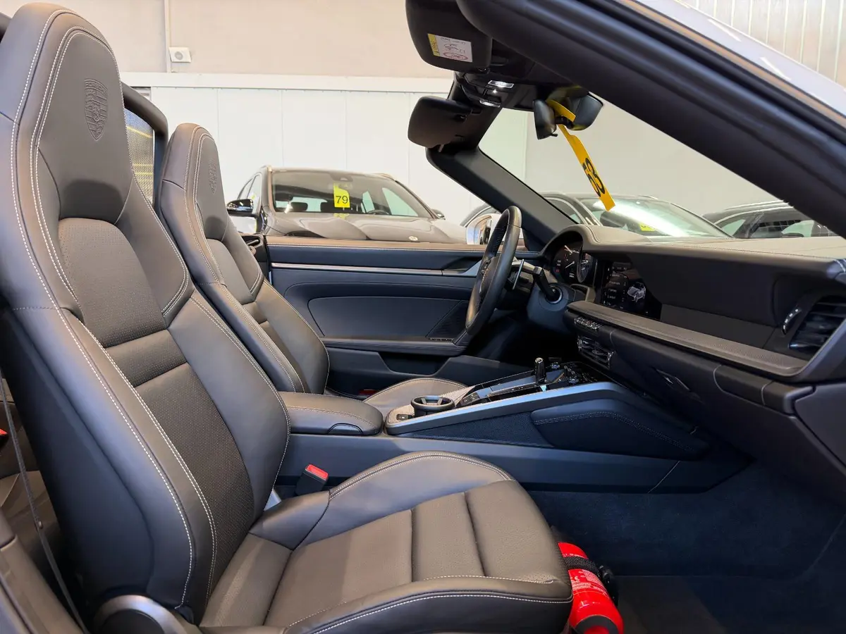 Porsche 911 Carrera S Cabrio (992) 2025, Außenansicht — Super Car Rental Switzerland, Switzerland. Porsche 911 Carrera S Cabrio (992) in Switzerland Das Porsche 911 Carrera S Cabrio (992),…