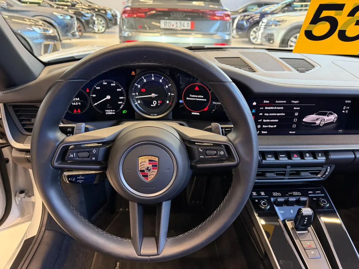 Porsche 911 Carrera S Cabrio (992) 2025, Innenraum — Super Car Rental Switzerland, Switzerland. Porsche 911 Carrera S Cabrio (992) in Switzerland Das Porsche 911 Carrera S Cabrio (992),…