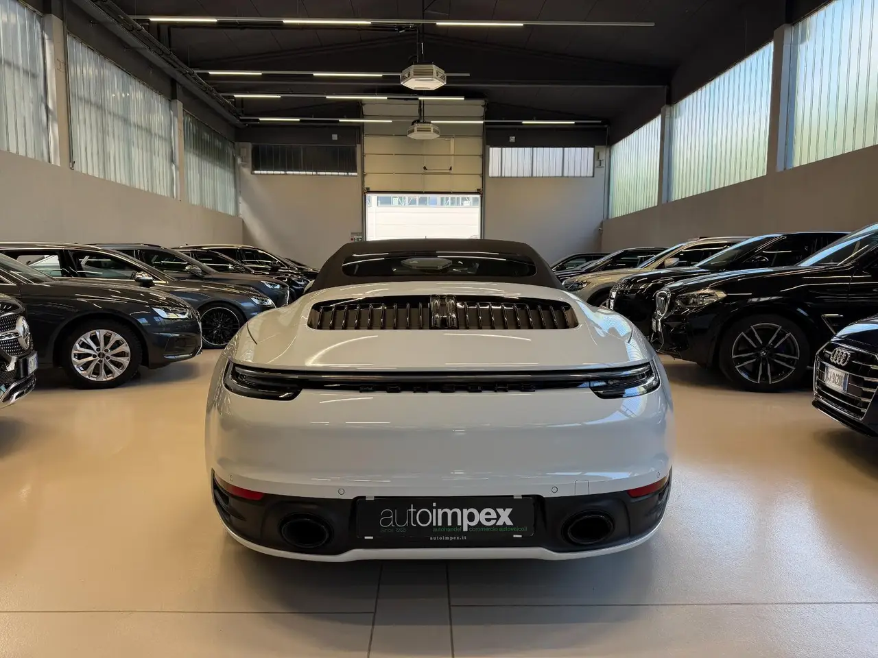 Porsche 911 Carrera S Cabrio (992) 2025, Außenansicht — Super Car Rental Switzerland, Switzerland. Porsche 911 Carrera S Cabrio (992) in Switzerland Das Porsche 911 Carrera S Cabrio (992),…