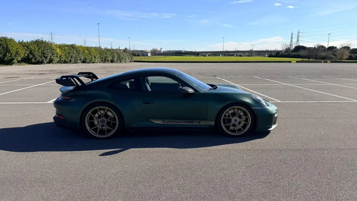 Porsche 911 GT3 2026, Außenansicht — Super Car Rental Switzerland, Switzerland. Porsche 911 GT3 in Switzerland Der Porsche 911 GT3 2026 steht in der Schweiz als…