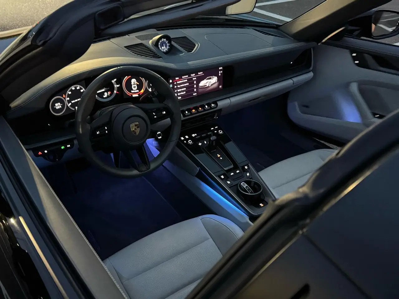 Porsche 911 Targa 2025, Außenansicht — Super Car Rental Switzerland, Switzerland. Porsche 911 Targa in Switzerland Der Porsche 911 Targa 2025 steht in der Schweiz als…