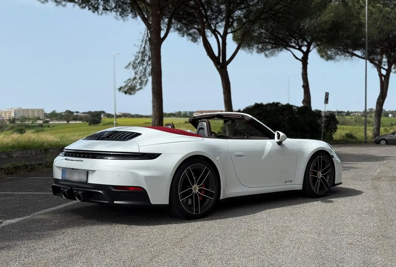 Porsche 992.2 Carrera 4 GTS Cabrio 2025, Frontansicht — Super Car Rental Switzerland, Switzerland. Porsche 992.2 Carrera 4 GTS Cabrio in Switzerland Der Porsche 992.2 Carrera 4 GTS Cabrio…