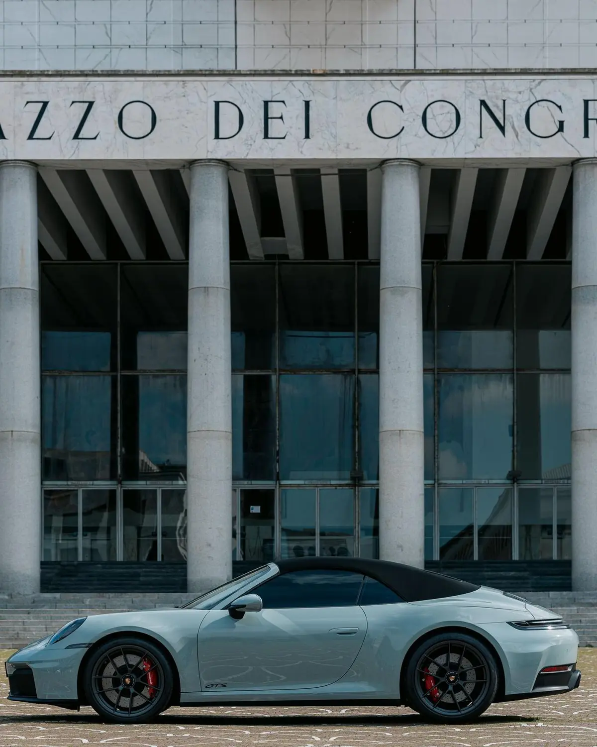 Porsche Carrera Spyder 992,2 GTS 2025, Frontansicht — Super Car Rental Switzerland, Switzerland. Porsche Carrera Spyder 992,2 GTS in Switzerland Der Porsche Carrera Spyder 992,2 GTS…