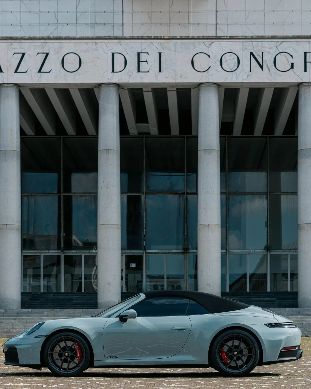 Porsche Carrera Spyder 992,2 GTS 2025, Frontansicht — Super Car Rental Switzerland, Switzerland. Porsche Carrera Spyder 992,2 GTS in Switzerland Der Porsche Carrera Spyder 992,2 GTS…