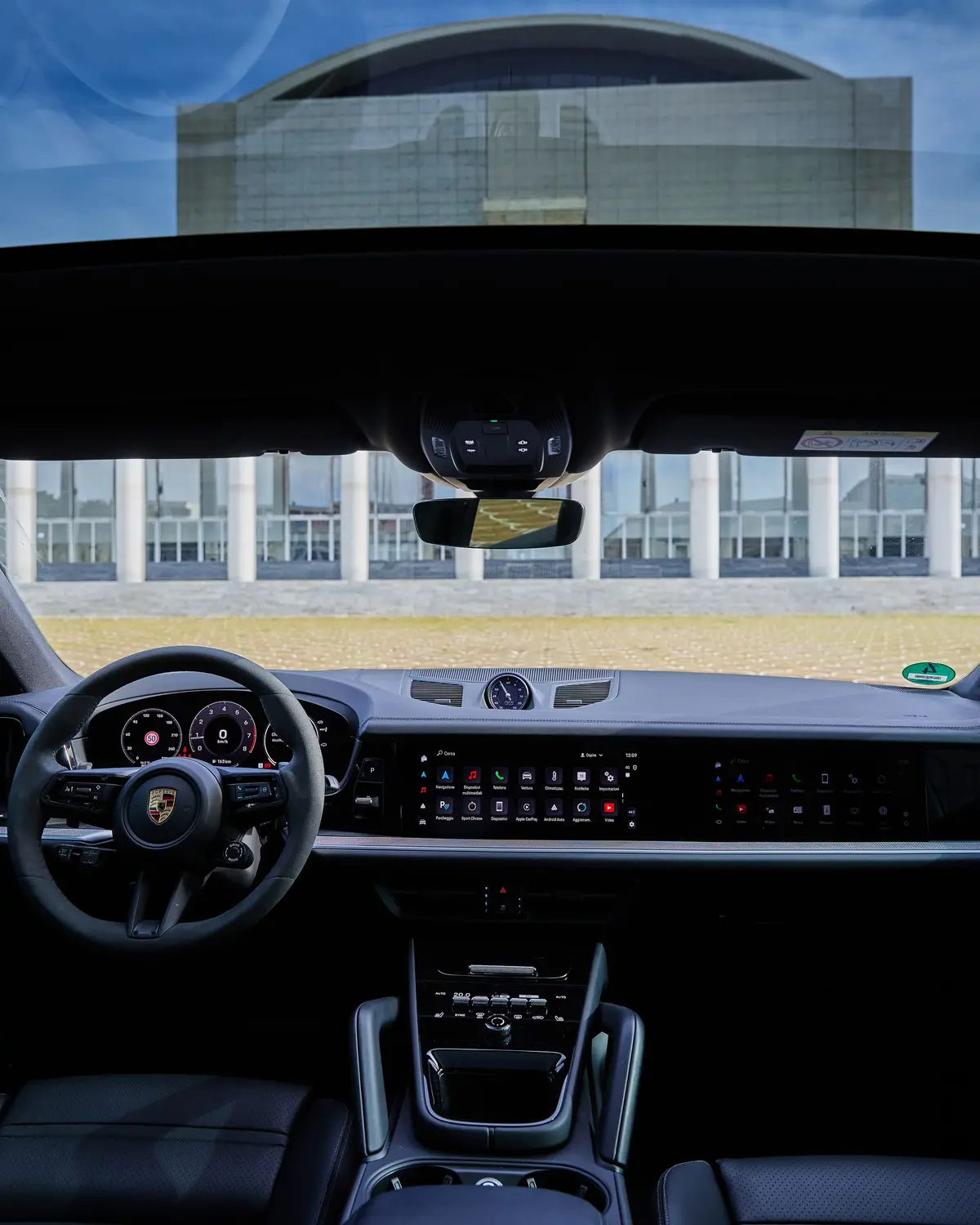Porsche Cayenne 2025, extérieur — Super Car Rental Switzerland, Switzerland. Porsche Cayenne in Switzerland La location d'un Porsche Cayenne 2025 en Suisse s'adresse…