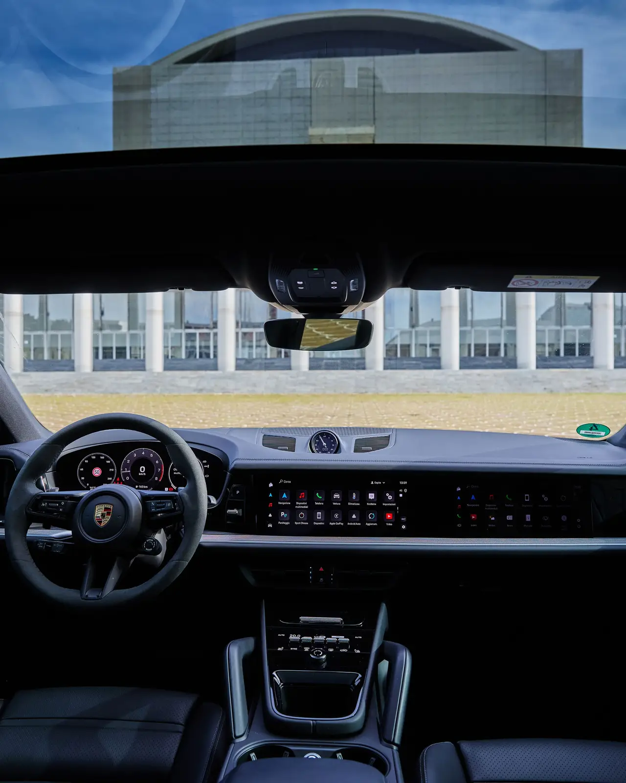 Porsche Cayenne 2025, extérieur — Super Car Rental Switzerland, Switzerland. Porsche Cayenne in Switzerland La location d'un Porsche Cayenne 2025 en Suisse s'adresse…