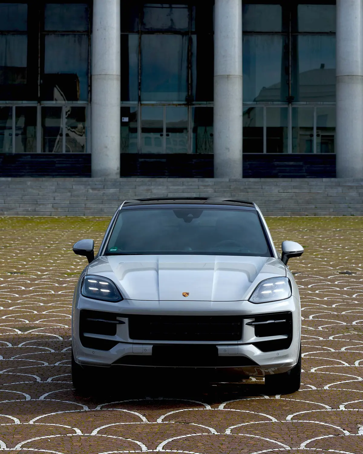 Porsche Cayenne 2025 — Super Car Rental Switzerland, Switzerland. Porsche Cayenne in Switzerland La location d'un Porsche Cayenne 2025 en Suisse s'adresse…