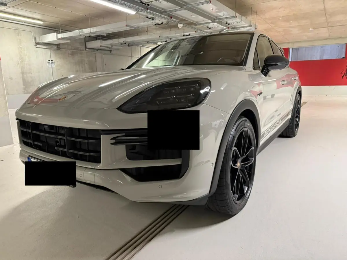 Porsche Cayenne Turbo E-Hybrid Coupé GT 2026 — Super Car Rental Switzerland, Switzerland. Porsche Cayenne Turbo E-Hybrid Coupé GT in Switzerland Der Porsche Cayenne Turbo E-Hybrid…