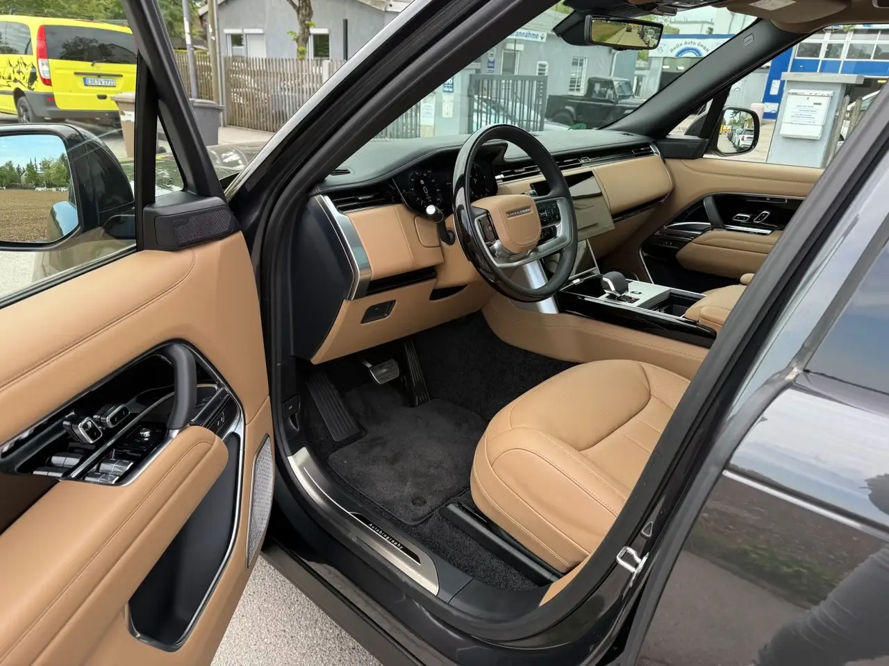 Rover Range Rover Autobiography D350 7s 2025, front view — Super Car Rental Switzerland, Switzerland. Rover Range Rover Autobiography D350 7s in Switzerland The Rover Range Rover…