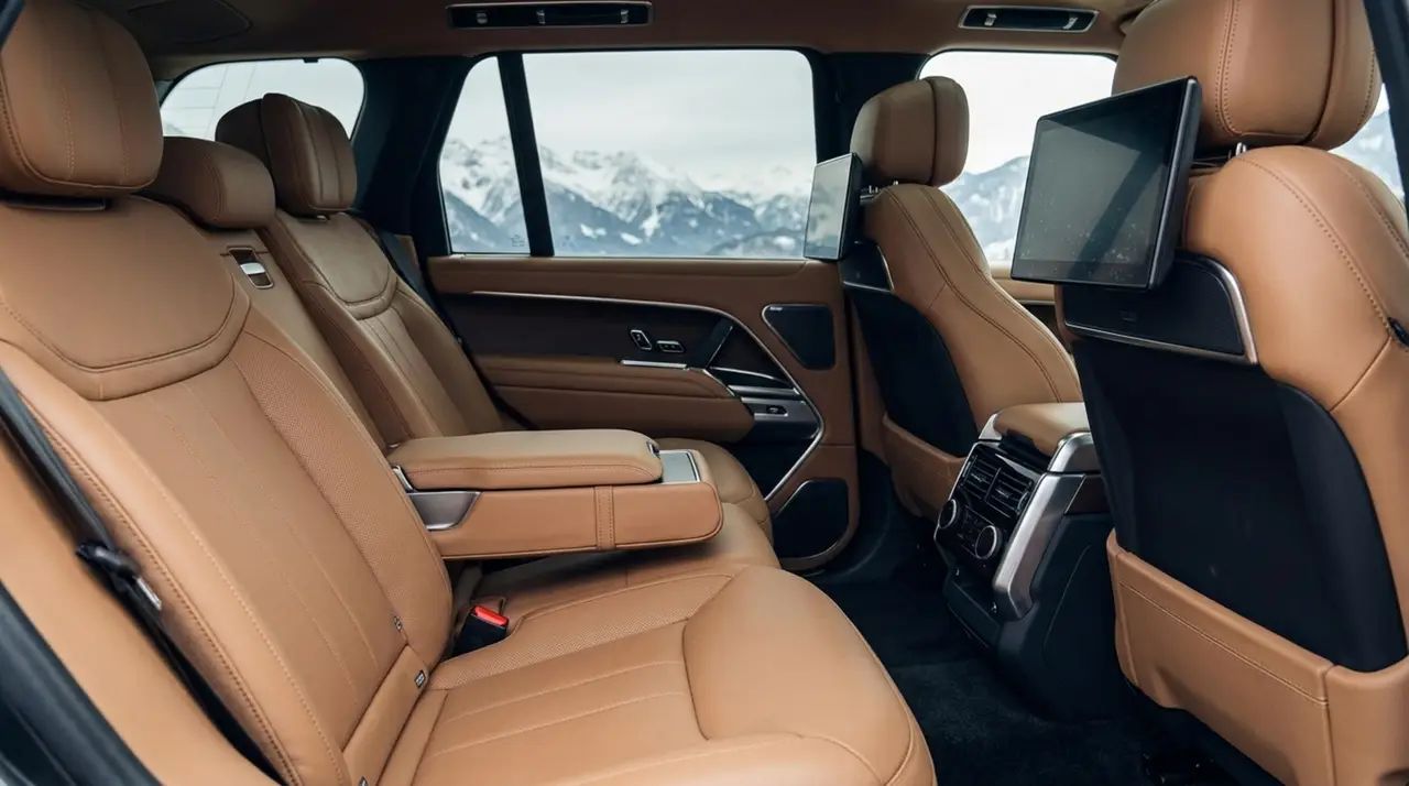 Rover Range Rover Autobiography P530 2026, tableau de bord — Super Car Rental Switzerland, Switzerland. Rover Range Rover Autobiography P530 in Switzerland Le Rover Range Rover Autobiography…
