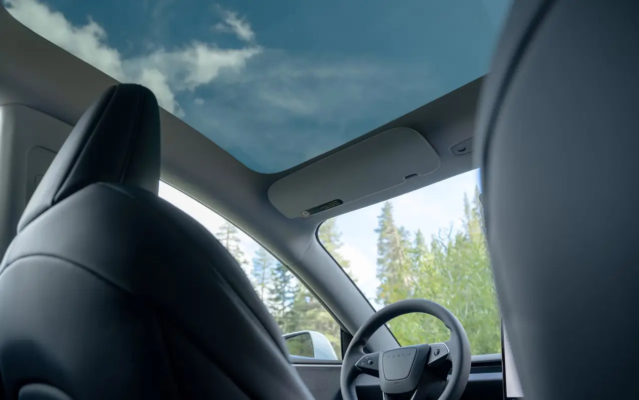 Tesla Model 3 Performance 2026, Innenraum — Super Car Rental Switzerland, Switzerland. Tesla Model 3 Performance in Switzerland Der Tesla Model 3 Performance 2026 steht in…