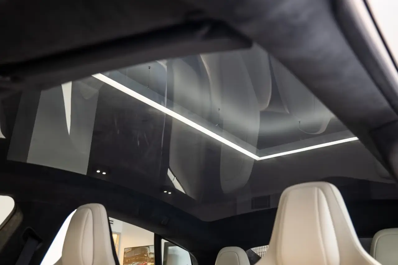 Tesla Model S Plaid 2025, extérieur — Super Car Rental Switzerland, Switzerland. Tesla Model S Plaid in Switzerland La Tesla Model S Plaid 2025 est disponible à la…