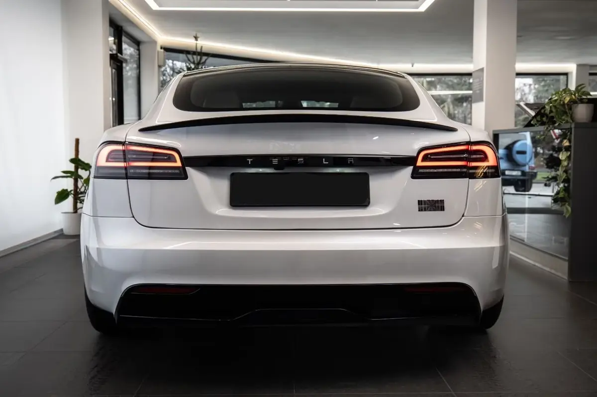 Tesla Model S Plaid 2025, intérieur — Super Car Rental Switzerland, Switzerland. Tesla Model S Plaid in Switzerland La Tesla Model S Plaid 2025 est disponible à la…