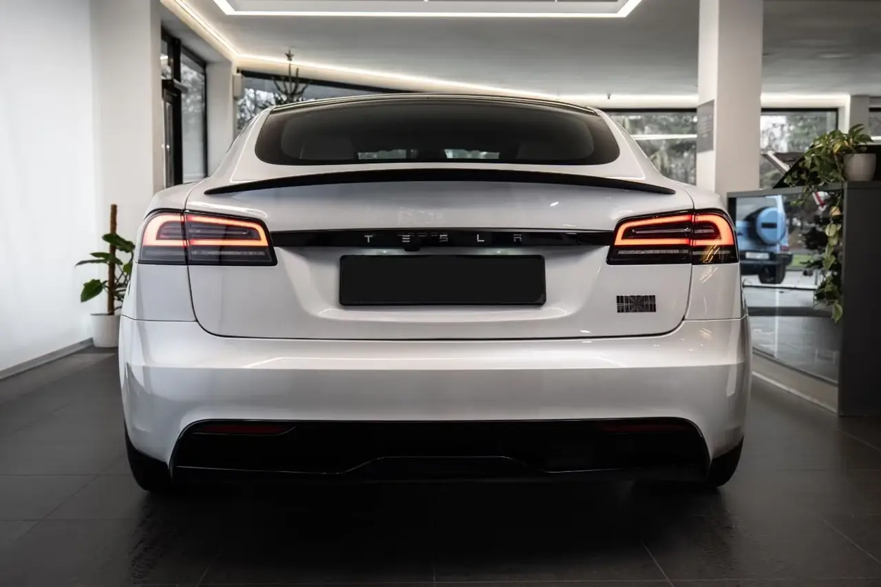 Tesla Model S Plaid 2025, intérieur — Super Car Rental Switzerland, Switzerland. Tesla Model S Plaid in Switzerland La Tesla Model S Plaid 2025 est disponible à la…